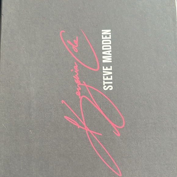 Graphic black heel pumps - Picture 5 of 7